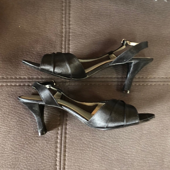 LIZ CLAIBORNE BlackSatinFabric Slingback Sandals 6 - Picture 5 of 7